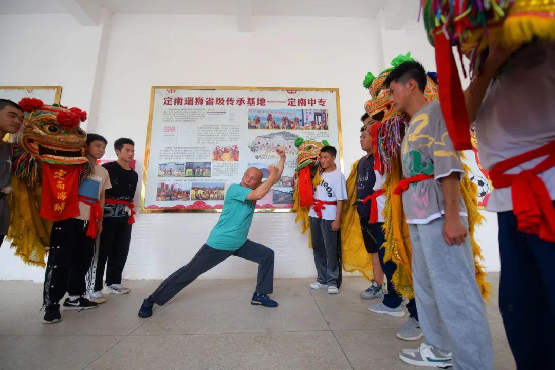 定南最新新闻，学习变革的力量，探寻个人光芒，自信成就梦想舞台