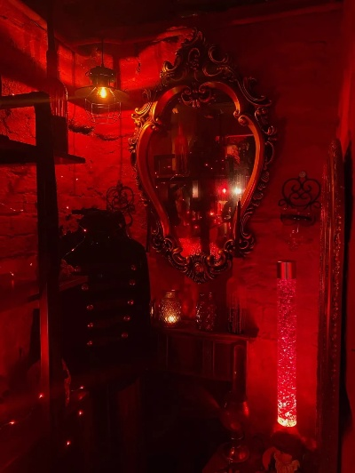 探秘魔法小巷，魔发镜的秘密往事最新揭秘