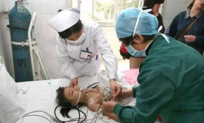 哈尔滨女孩突发脑溢血，北京女孩脑出血 