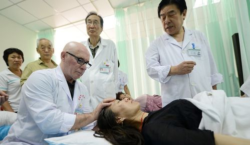 上海突发胃出血医院，上海胃病医生排行 